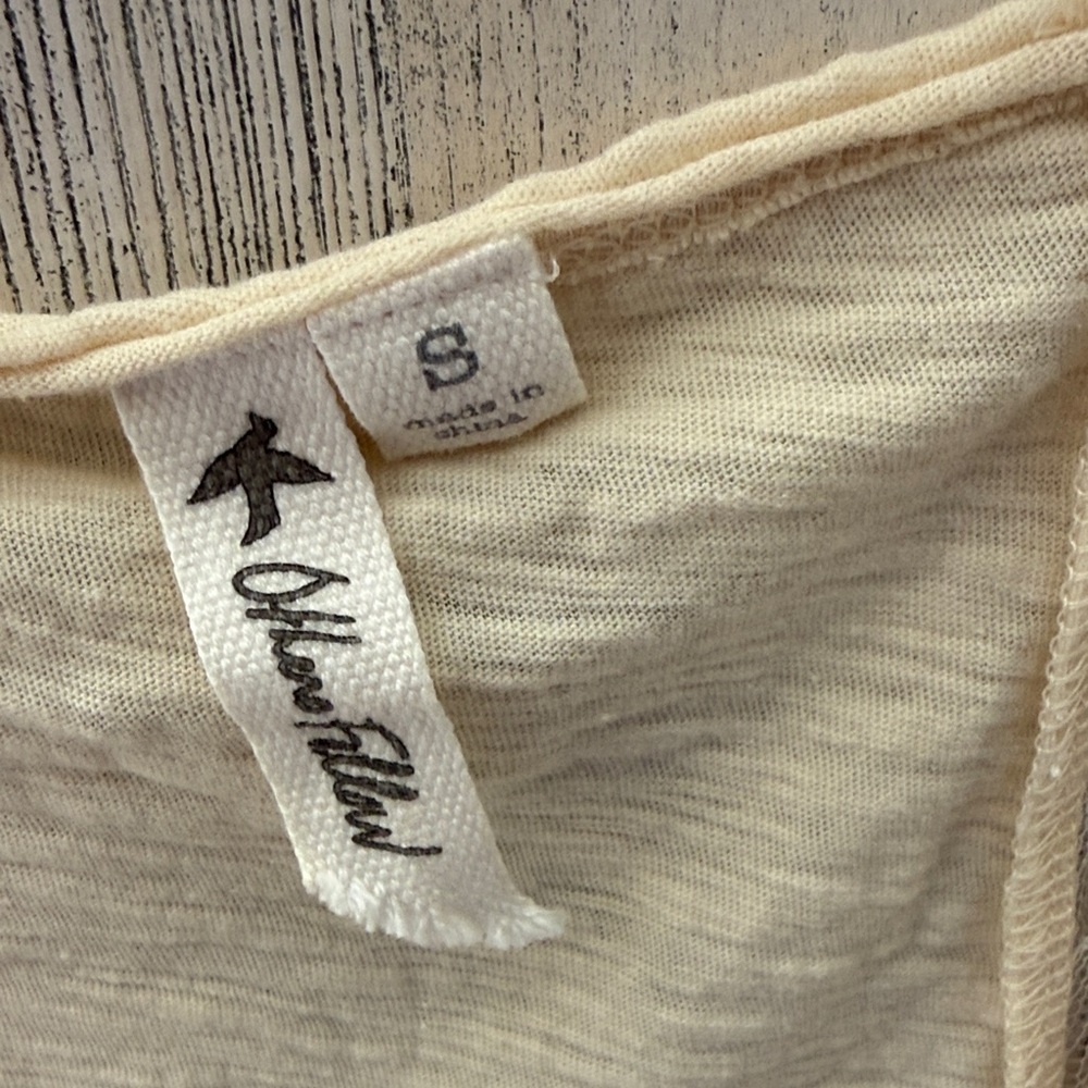 Others Follow Cream Tank Top with Green Clover Lace on sides and back. Worn once - Picture 4 of 5